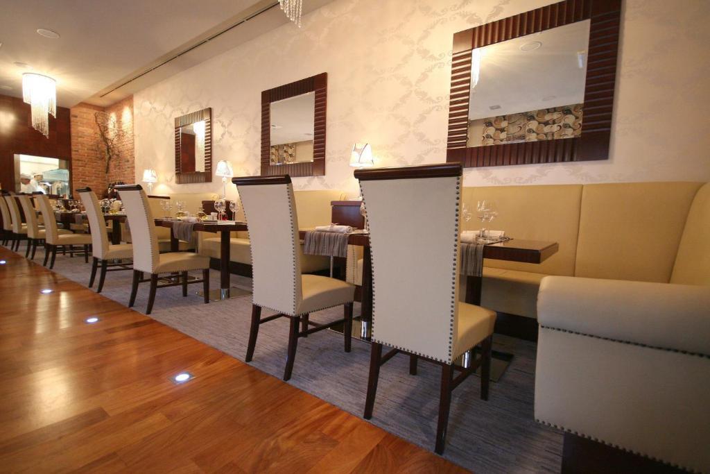 瓦尔丁格酒店 奥西耶克 外观 照片